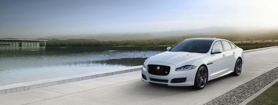  Jaguar XJR 2015 года  (фото 12 из 16)